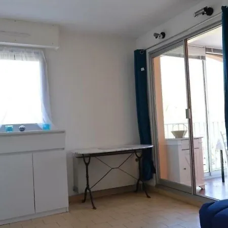 Port Raphael 5 *